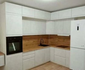 Модульная кухня Бруклин 2.4 x 2 м (Бетон белый) в Тюмени - tyumen.katalogmebeli.com | фото 15